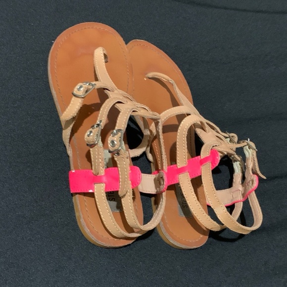 Steve Madden Shoes - Steve Madden Sandals in neon pink in size 9.